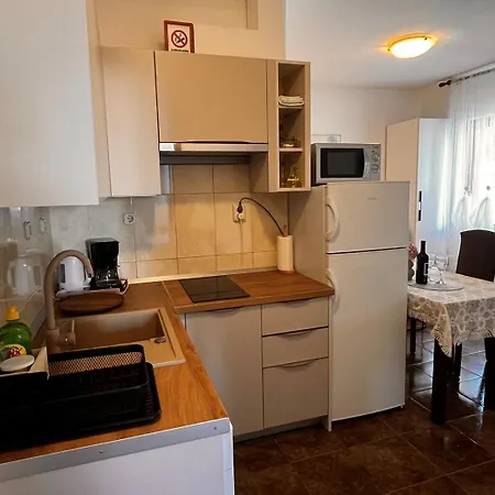 Prendivoj Πανσιόν 4*